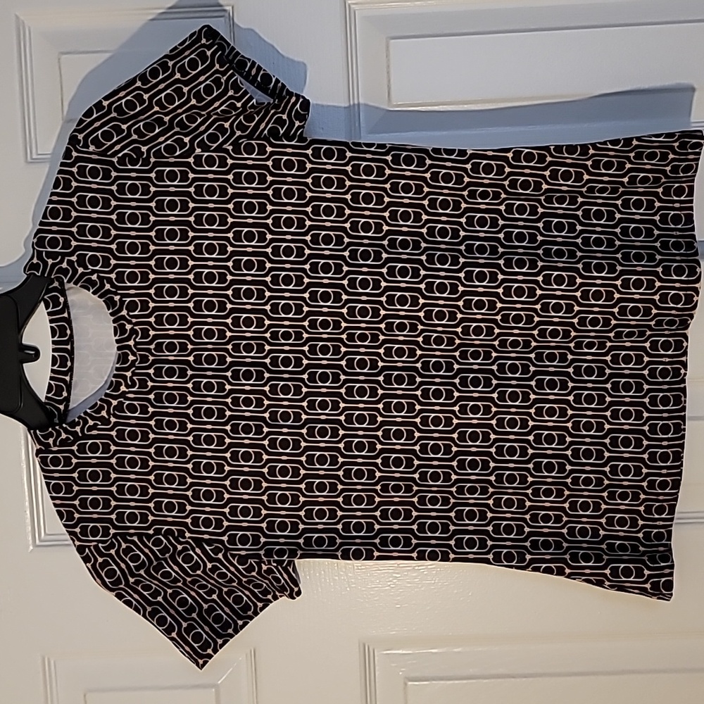 Geometric Fitted Crew Neck Top